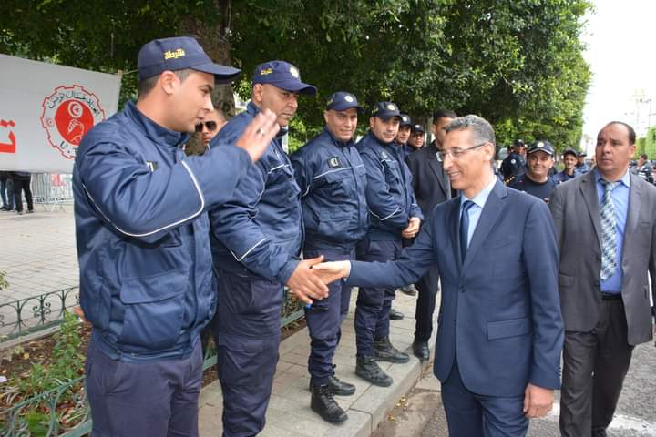 Tunisie : Le ministre de l’Intérieur inspecte les différentes unités de sécurité à l’Avenue Habib Bourguiba
