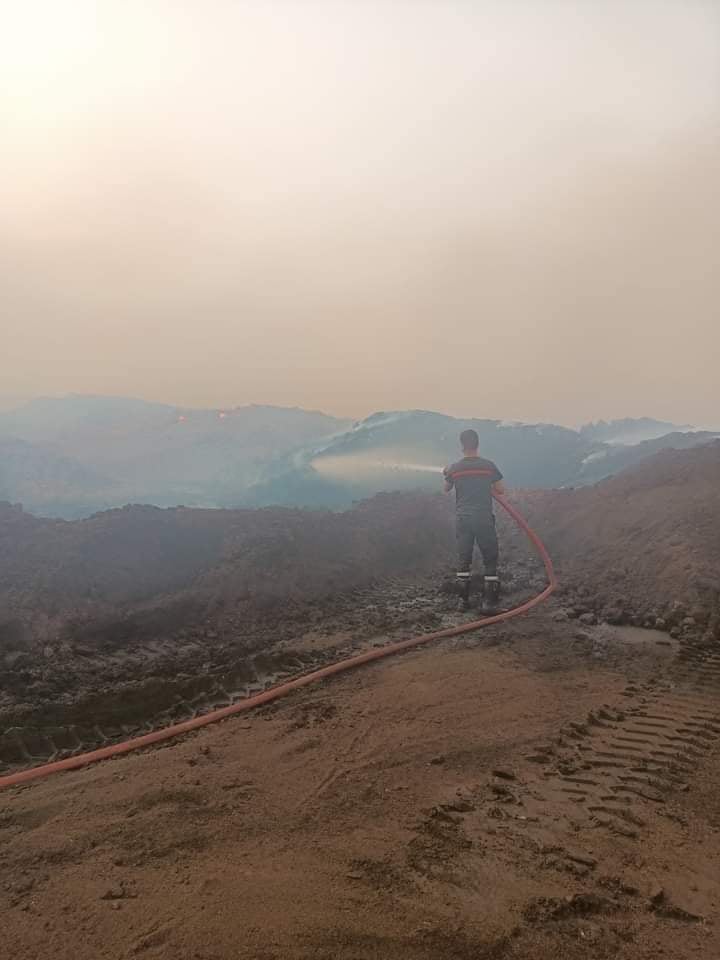 Tunisie-Sfax [PHOTOS]: Maitrise d’un incendie dans une raffinerie de tourteau à Agareb