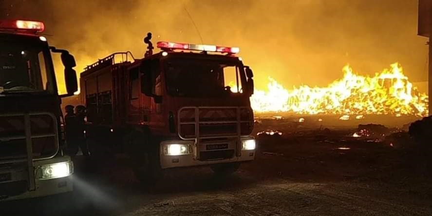 Beyrouth : la canicule derrière un incendie au port .