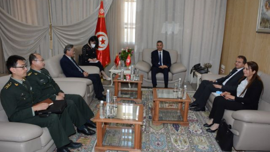 Tunisie : Le ministre de l’Intérieur reçoit l’ambassadeur de Chine en Tunisie