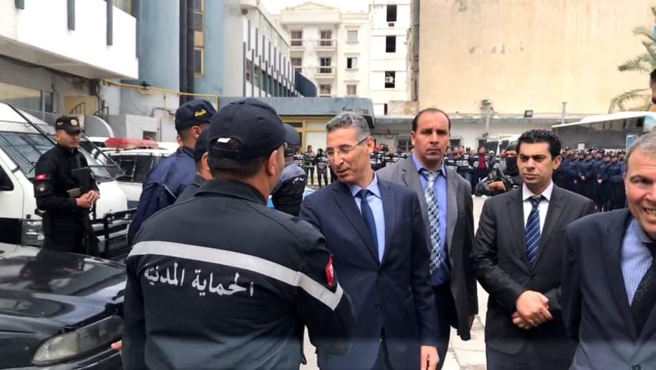 Le ministre de l’Intérieur en visite à l’Avenue Habib Bourguiba