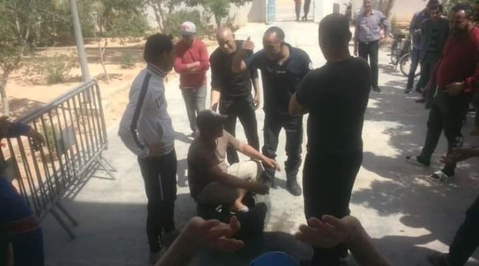 Sidi Bouzid: Un ouvrier de la mine de phosphate de Meknassy tente de se suicider [Photos]