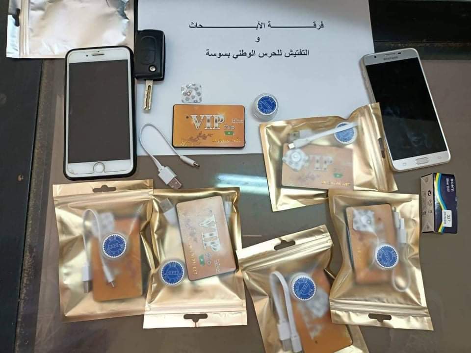 Sousse [PHOTOS] : Arrestation d’un individu en possession d’écouteurs espion sans fil