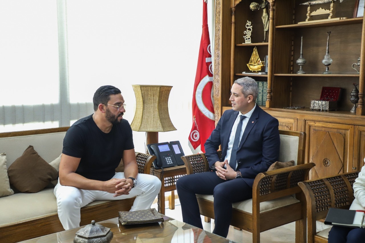 La promotion de la destination tunisienne au centre d’une rencontre entre le ministre du tourisme et le rappeur Balti