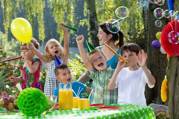 Fêtes de fin d’année : Les escroqueries déguisées et révoltantes des jardins d’enfants