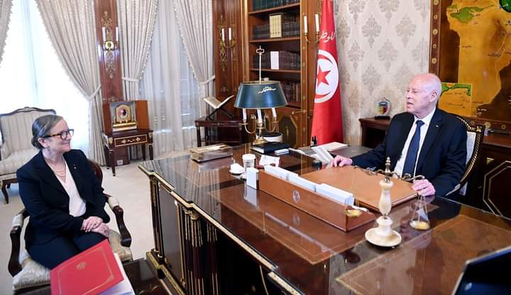 Recommandations du président de la République pour une révision à la baisse des tarifs de voyage pour les tunisiens résidants à l’étranger