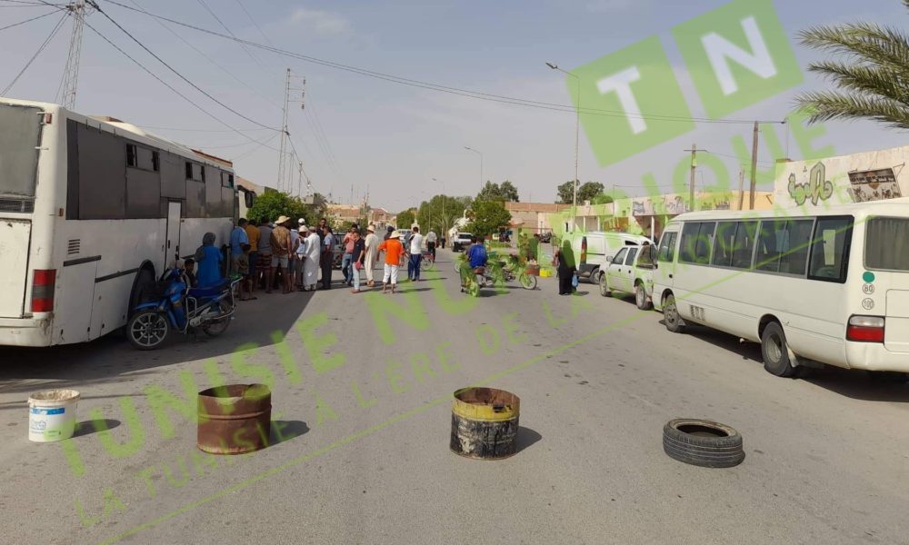 Gafsa: Les habitants de Mdhilla s’emparent des bus de la CPG [Photos]