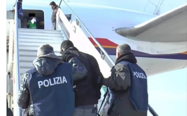 Italie : 30 tunisiens refoulés et un pont aérien en partance de Lampadosa