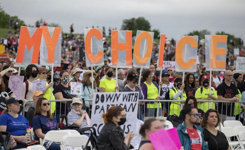 Etats-Unis: La Cour suprême révoque le droit à l’avortement