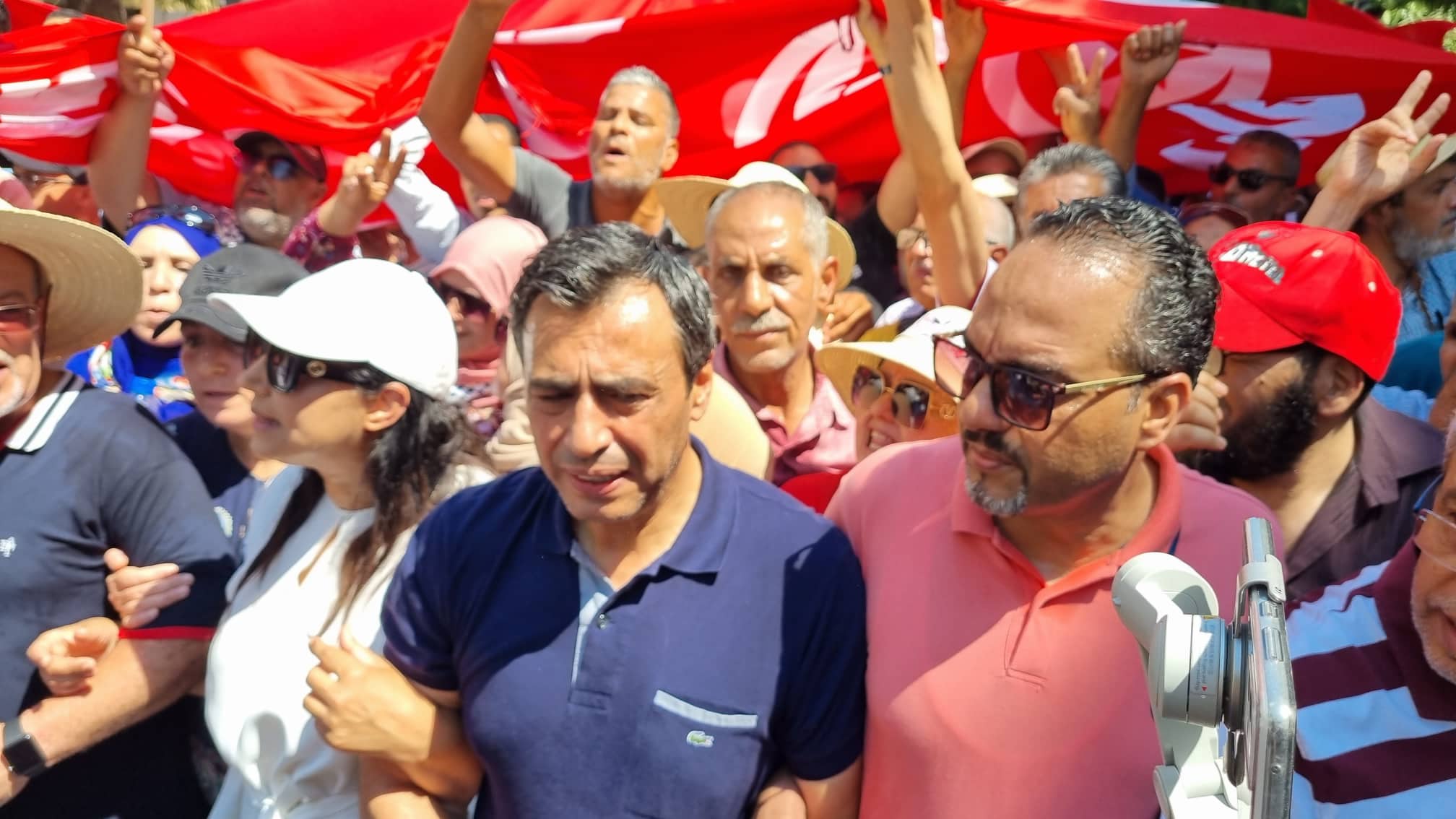 600 manifestants participent à la marche de protestation du Front de Salut national (Photos) 