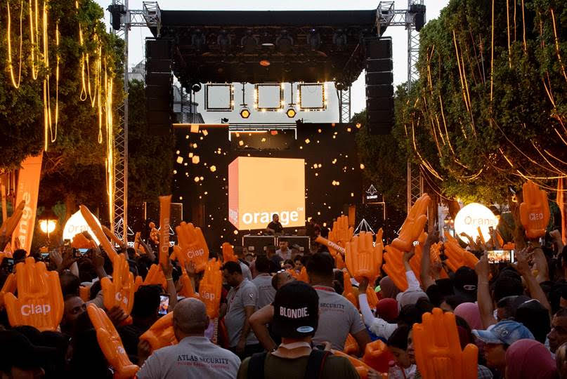 « Yalla Jaw », le concert inédit organisé par Orange Tunisie, fait vibrer de joie l’avenue Habib Bourguiba