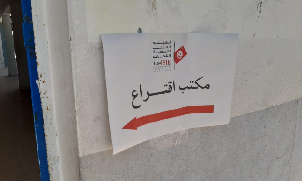 Kairouan: Un agent-représentant d’une société de sondages d’opinion a tenté d’influencer les électeurs [Vidéo]