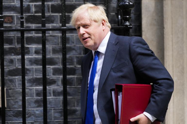 Royaume-Uni : Boris Johnson tombe finalement, balayé par des délits sexuels qu’il a couverts