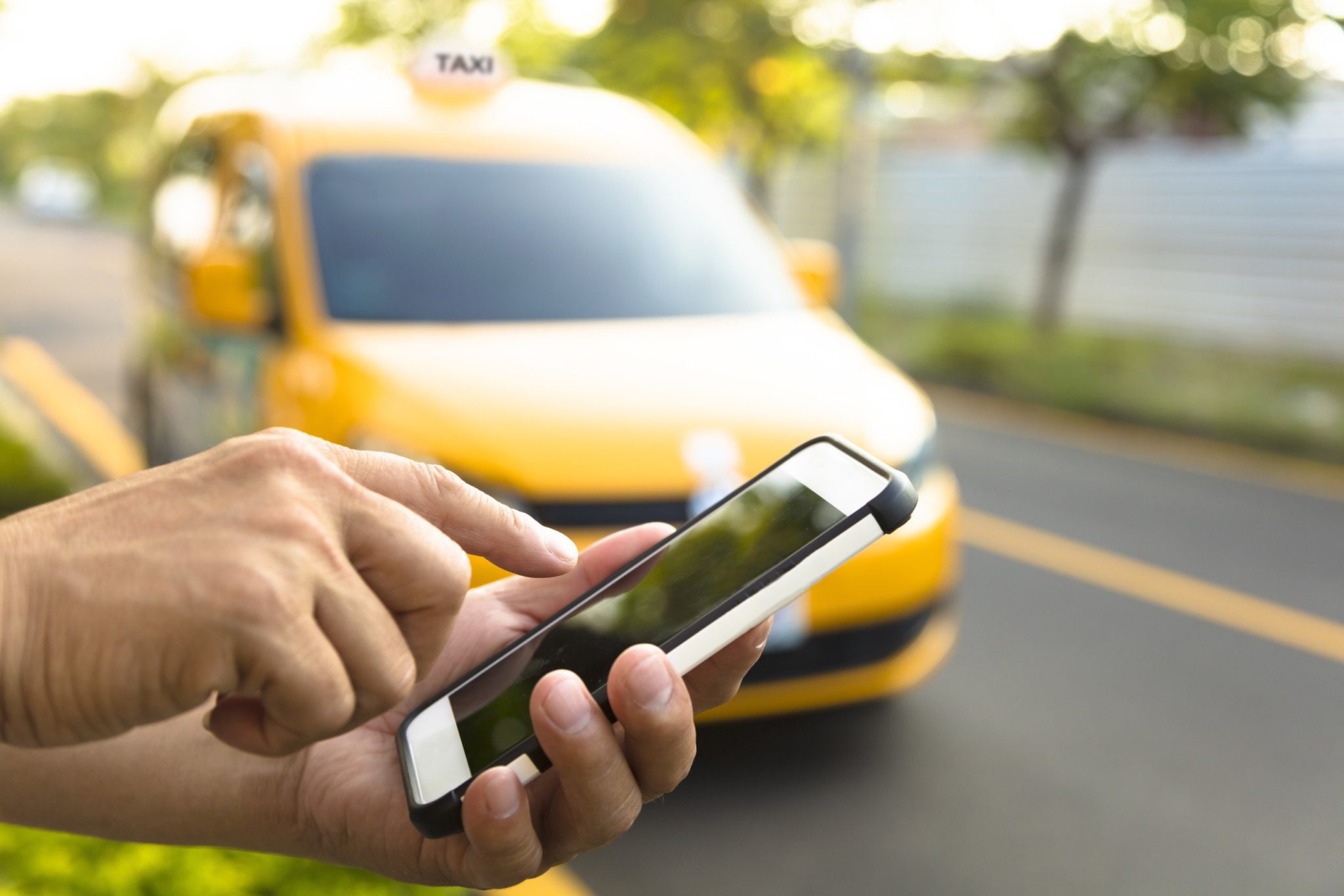 Le ministère du Transport: Les applications mobiles de taxis sont illégales [Vidéo]