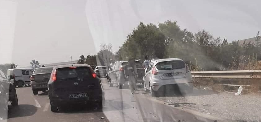 Tunisie – VIDEO : Carambolage sur l’autoroute de Bizerte à cause d’un incendie sur le bord de la chaussée