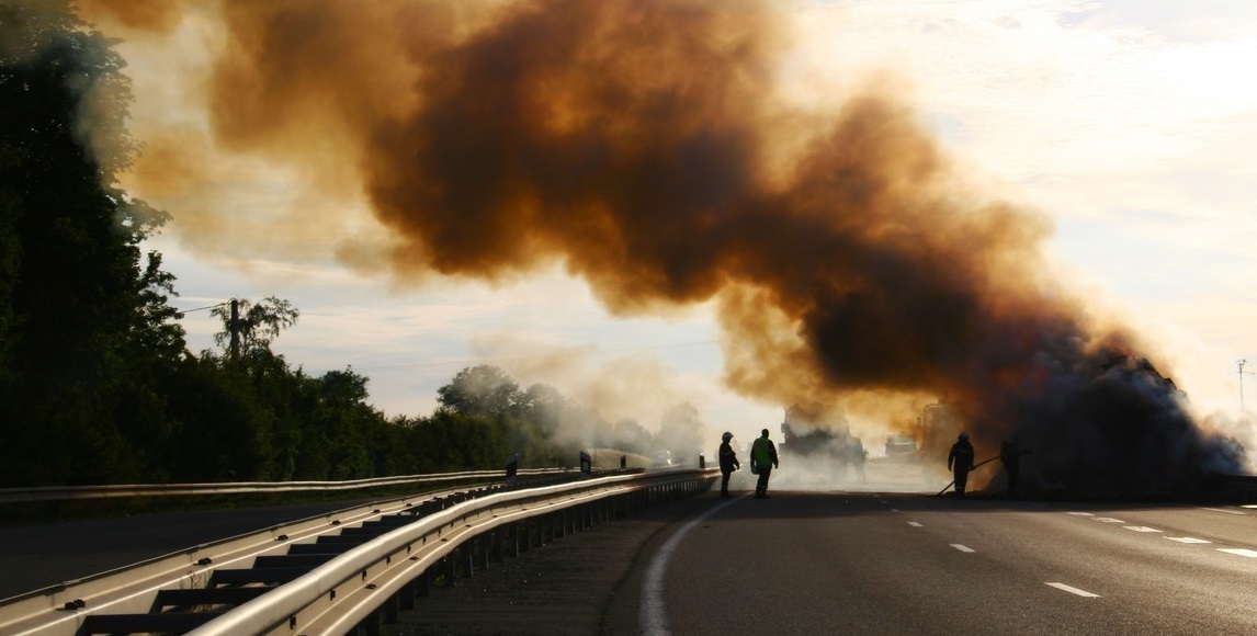 Tunisie – Incendie de Boukornine : Une fumée épaisse gêne la vue sur l’autoroute A1
