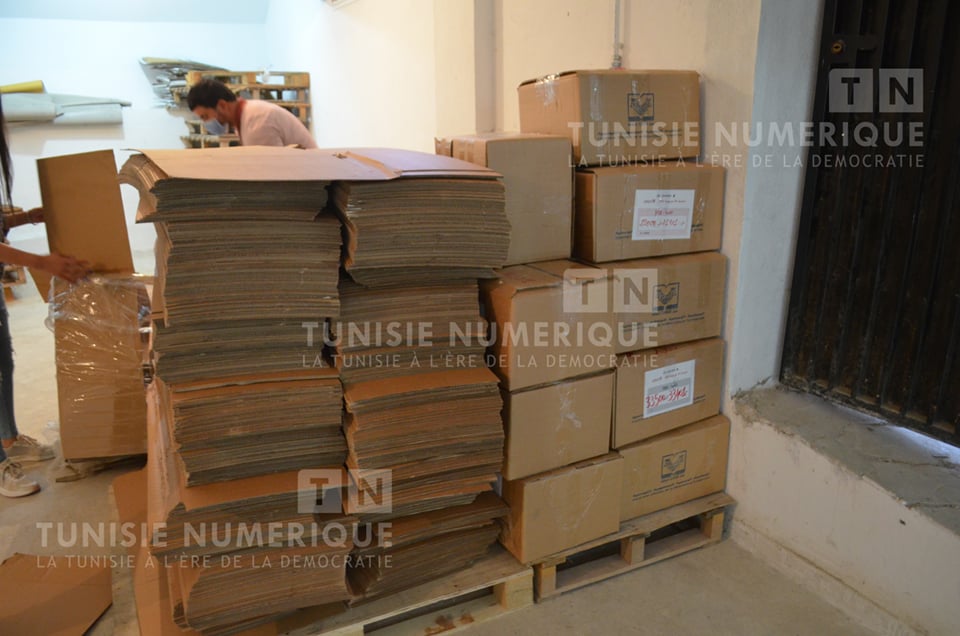 Référendum-Béja: Le bureau de l’ISIE reçoit le matériel électoral [Photos]