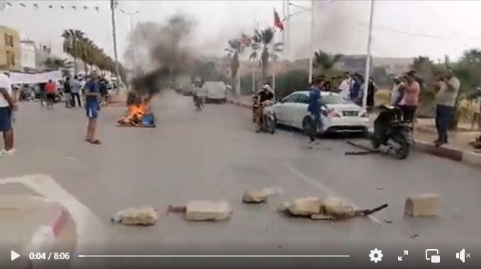 Kairouan : Manifestation et fermeture de routes en raison de l’arrestation d’un sécuritaire (Vidéo)
