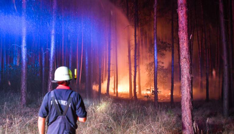 Allemagne: Feu de forêt à Berlin après une explosion dans un dépôt de munitions