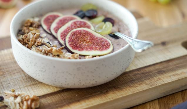 Recette : Smoothie bowl aux figues pour un petit déjeuner healthy!