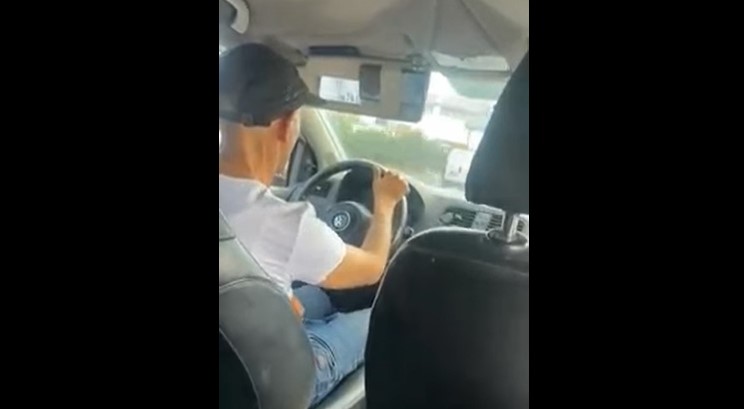 Tunisie – Le chauffeur de Taxi se dénude devant sa cliente et tente de l’enlever