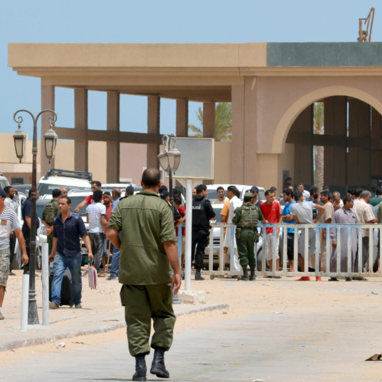 Le S.O.S de 500 citoyens tunisiens au poste frontalier de Ras Jedir !