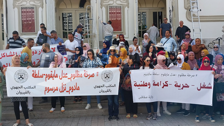 Des diplômés chômeurs protestent et menacent de se diriger vers le Palais de Carthage