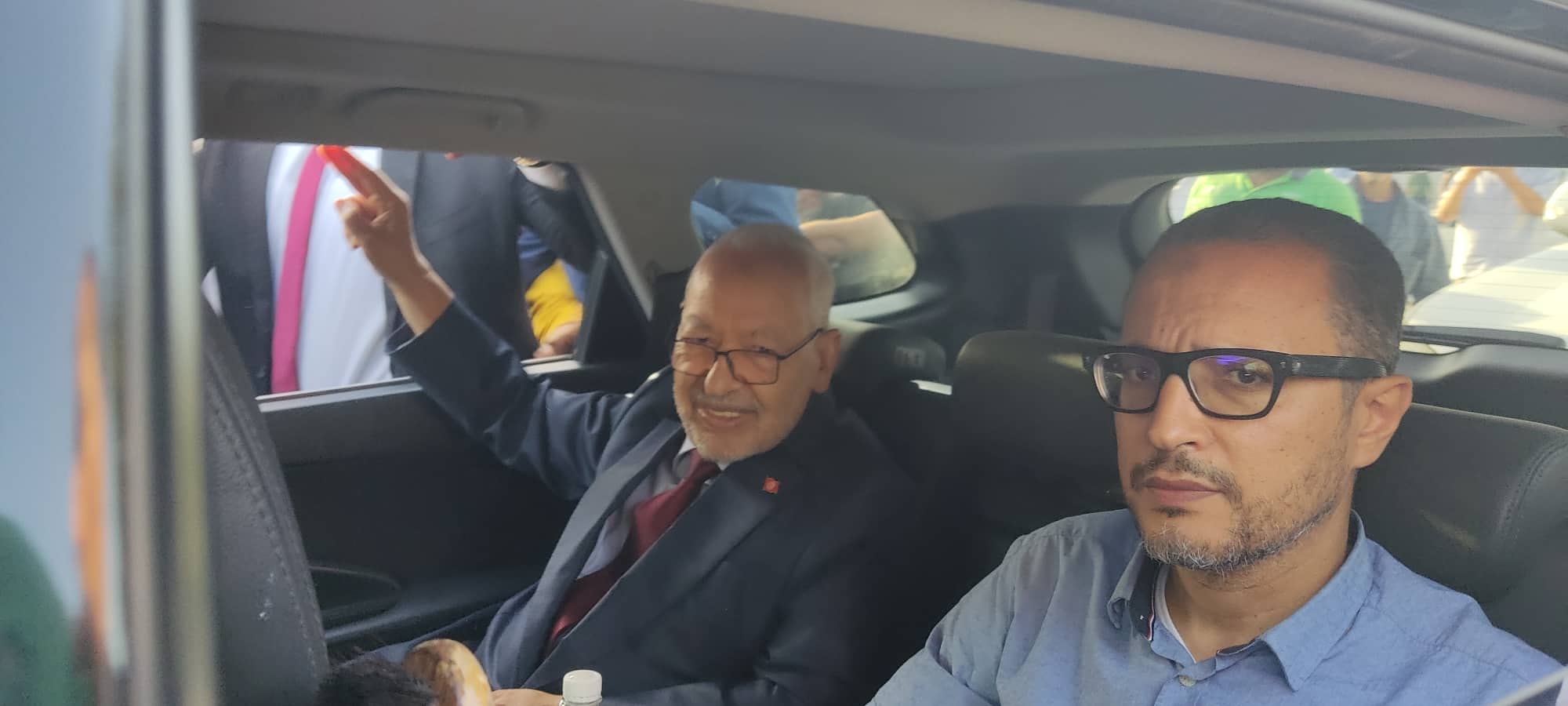 Arrivée de Rached Ghannouchi à l’unité des crimes antiterroriste de Bouchoucha (Live)