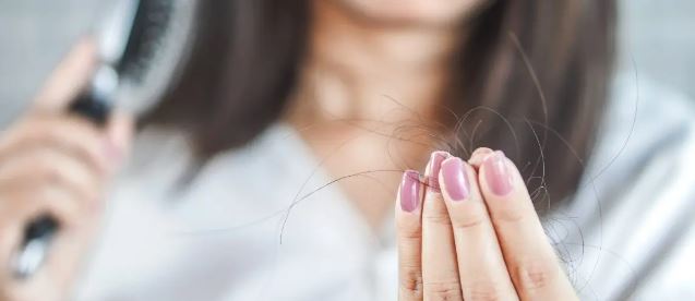 TN beauté : Astuces naturelles contre la chute des cheveux en Automne