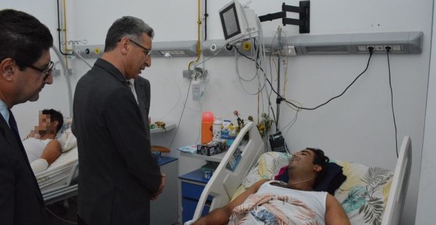 Tunisie – Charfeddine fait don de 100 mille dinars à un agent de police hospitalisé