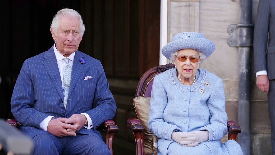 Royaume-Uni : La reine n’est pas encore enterrée Charles III licencie déjà
