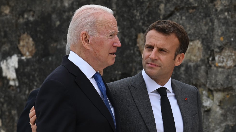 La revanche de Macron sur Biden : il récupère “le contrat du siècle” en Australie