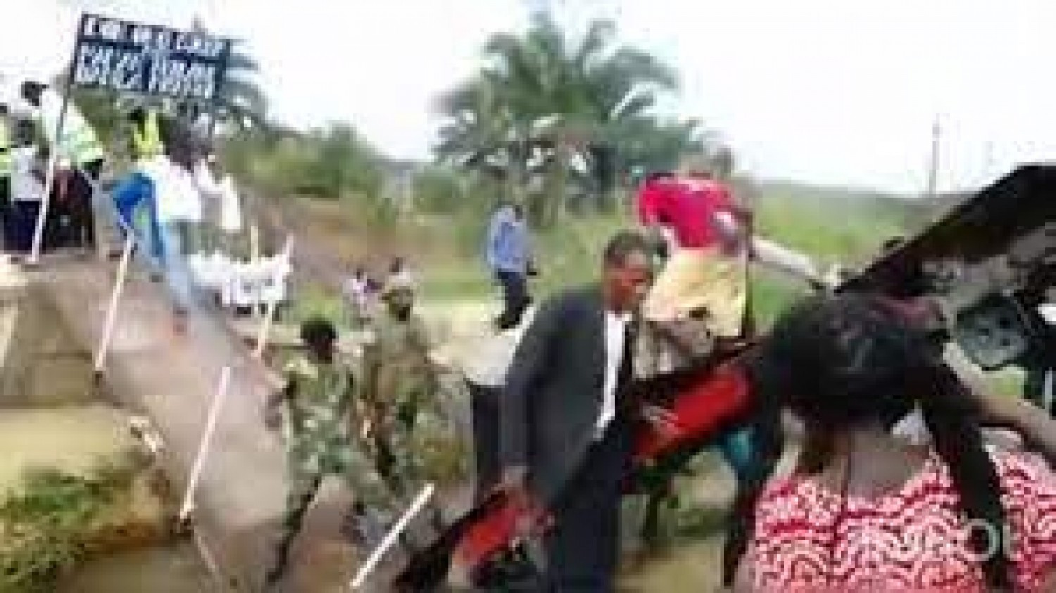 Congo : Un pont pour piétons s’effondre dans la seconde de son inauguration