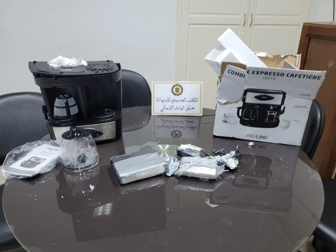 Douane: Saisie de 1 240 gr de stupéfiants cachés dans une machine à café (Photo)
