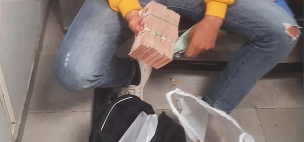 Tunisie – La police a saisi de l’argent chez des individus près des manifestations et a bloqué des bus ne possédant pas des papiers en règle