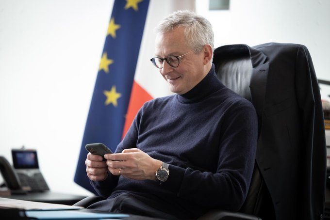 France : On ne parle que du col roulé de Bruno Le Maire, il le prend très mal