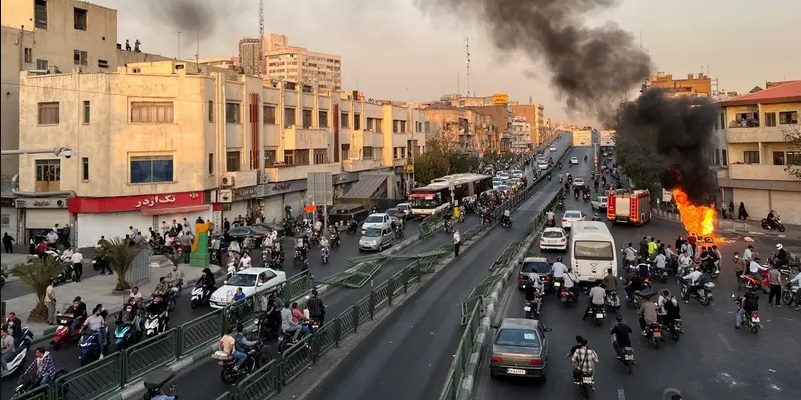 Journée de colère en Iran : La police tire dans le tas et tue trois manifestants !