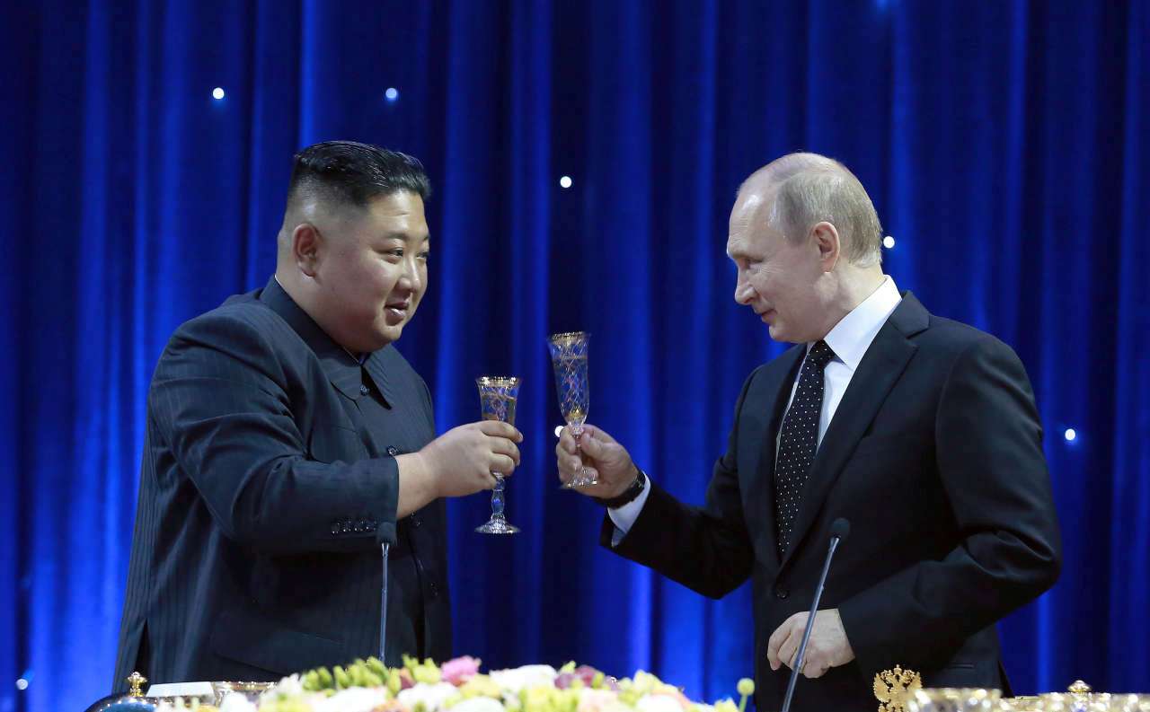 Kim Jong-un tient à “briller” comme Poutine, “le monde retient son souffle”