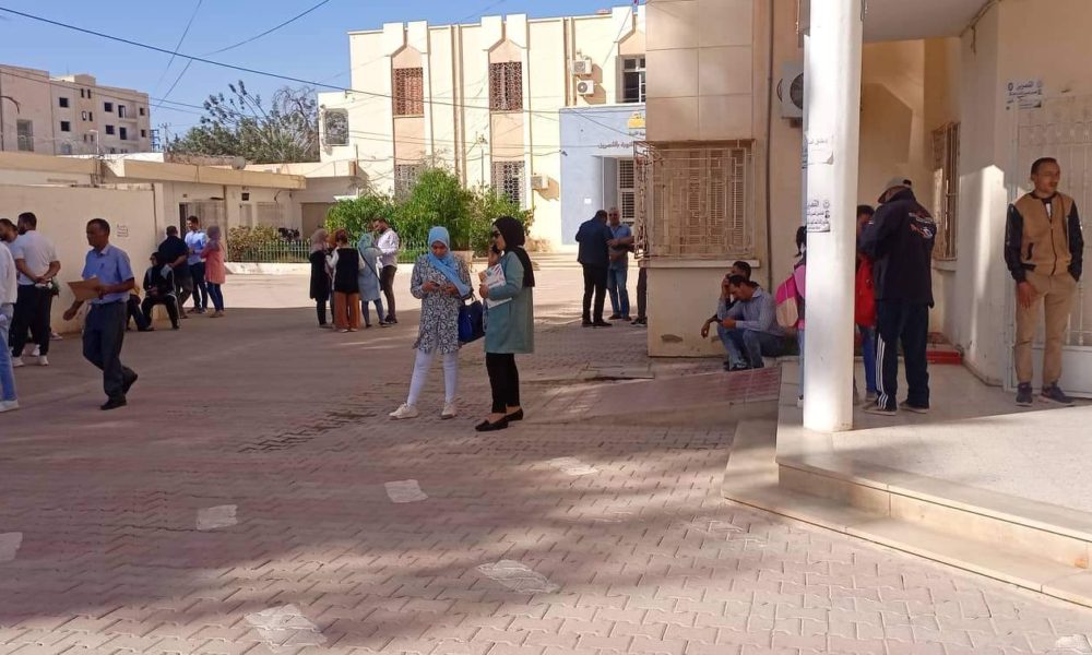 Kasserine: Les enseignants vacataires protestent devant la délégation régionale de l’éducation (Audio)