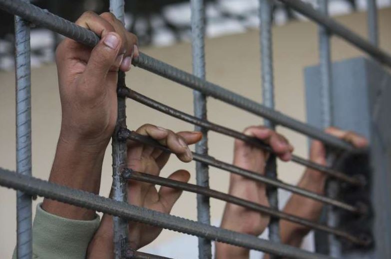Les Tunisiens détenus “illégalement” en Serbie en grève sauvage de la faim, selon Majdi Karbaï