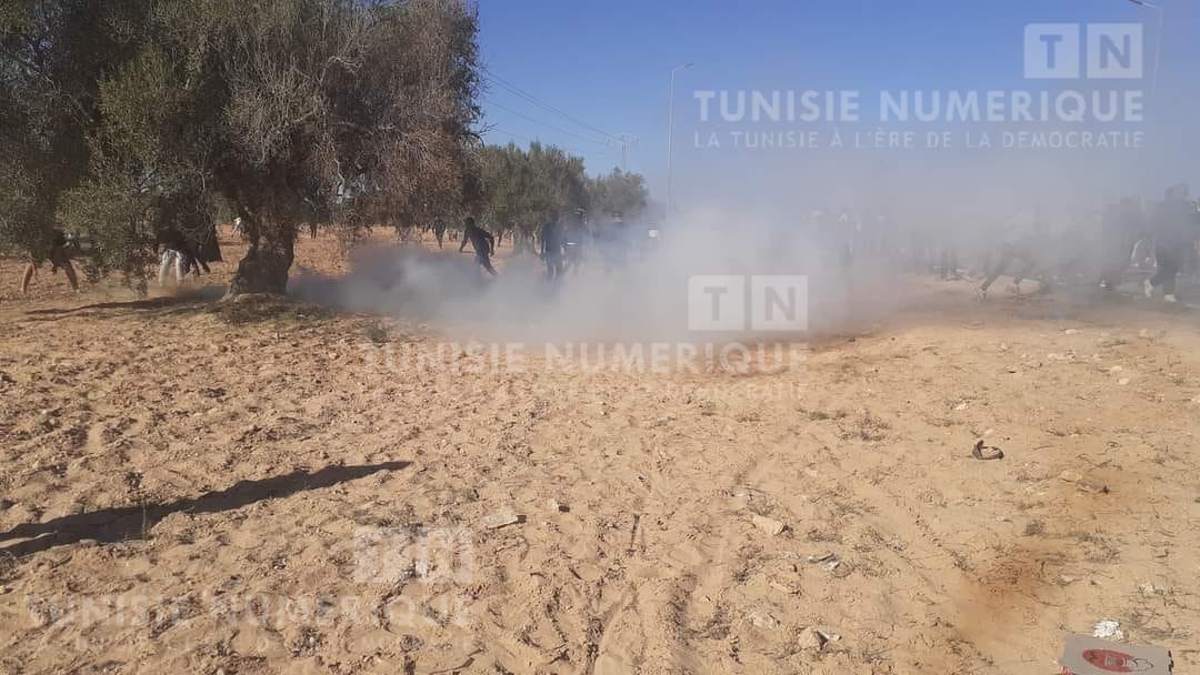 Usage du gaz lacrymogène pour empêcher les habitants de Zarzis de se rendre à Djerba [Photos]