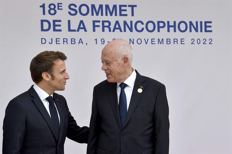 Djerba : Macron fait un petit tour puis s’en va le jour même, sans discours…