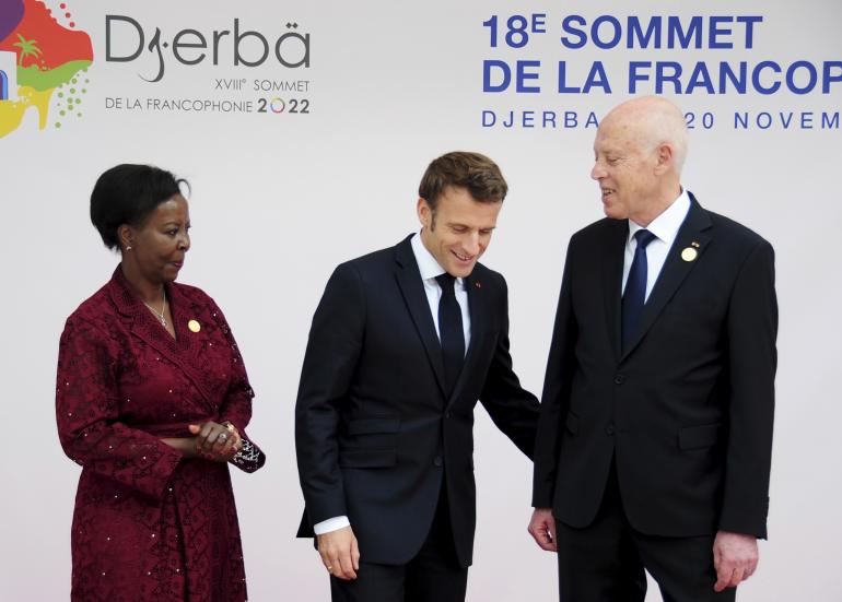 Macron fait mieux qu’un discours sirupeux à Djerba : Un chèque de 200 millions €