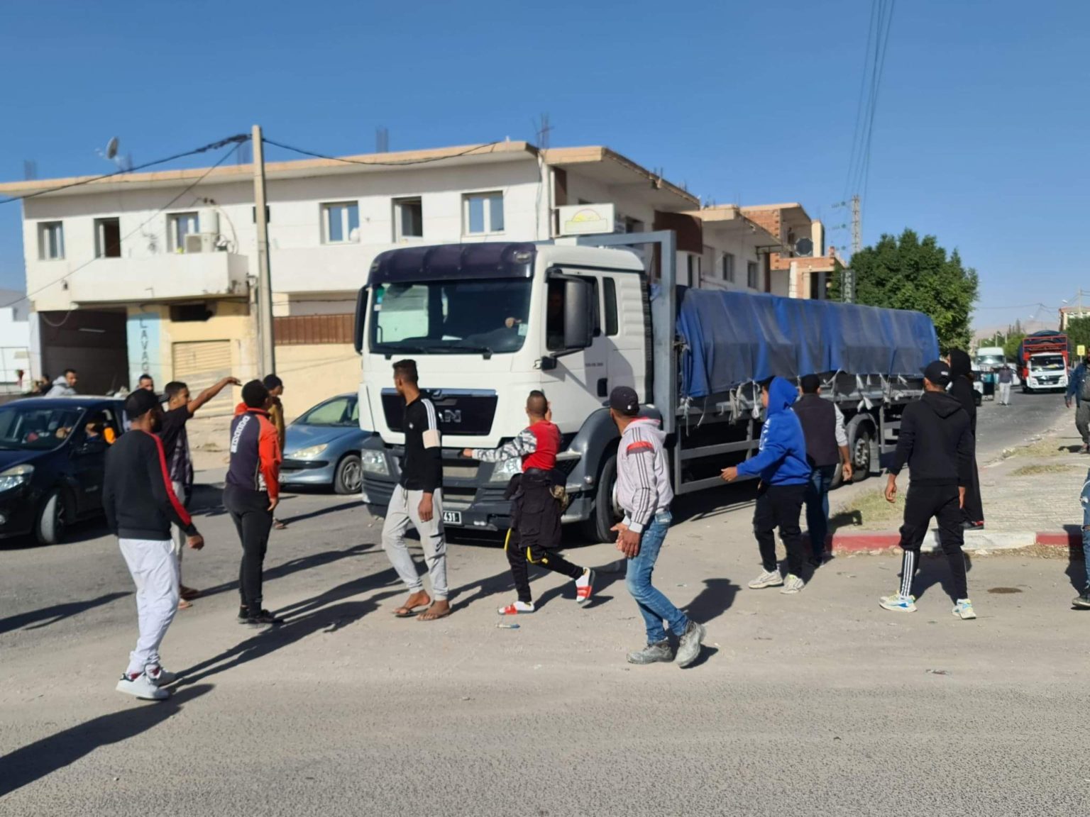 Gafsa: Des manifestants bloquent la route (Photos)