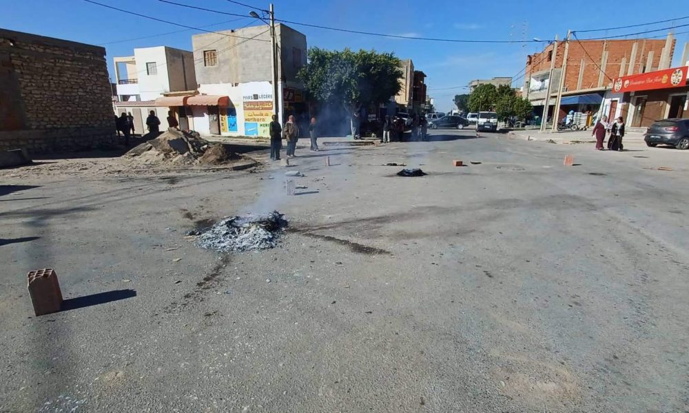 Sidi Bouzid: Les habitants protestent contre la dégradation de l’infrastructure routière (Photos)