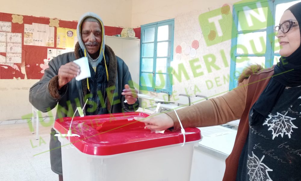 Gafsa: Démarrage des opérations de vote et faible affluence de citoyens(vidéo)