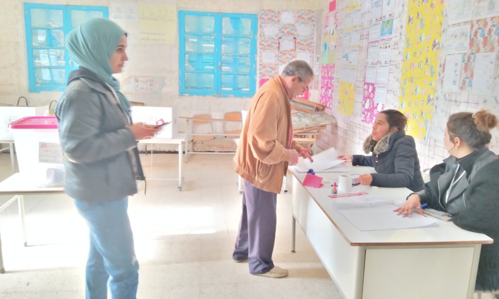 Législatives 2022: Les citoyens votent à Sidi Bouzid ( Photos)