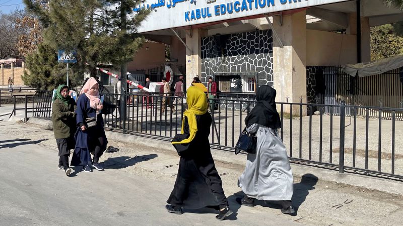 Afghanistan : Les jeunes filles interdites d’université par les talibans