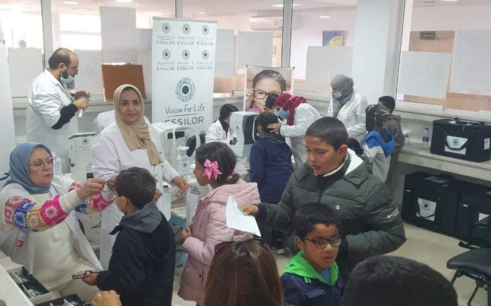 Tataouine: Consultations et distribution gratuite de lunettes de vue aux élèves (Photos)