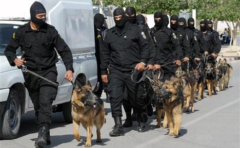 Tunisie – Pourquoi la police est intervenue avec sa brigade canine dans deux centres de vote ?